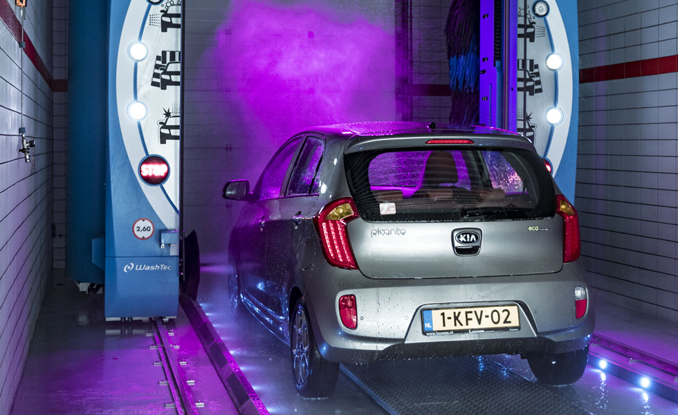 De Wasstraat van Carcleaning Borger is een beleving voor jong en oud.